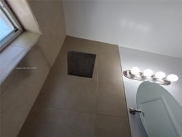 22053519