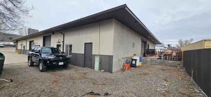22096573