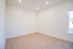 29578069