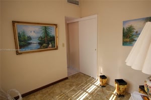 22902633