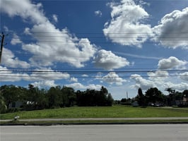 25708627