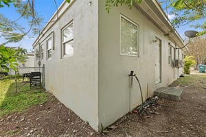 22879532