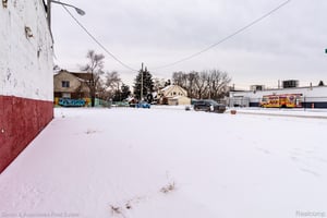 33657323