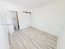 22955129