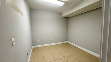 22985047