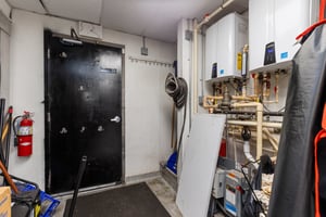 23152562