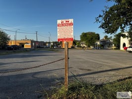 23400082