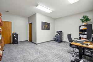 23558031