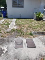 23571902