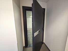 25001562