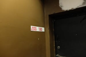 884518