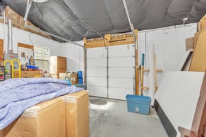 25713562