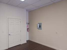 25715884