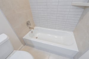 32618031