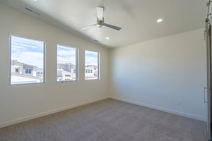 32618043