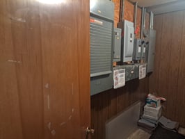 27048013