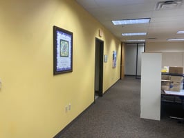 27100528