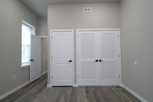 27381800