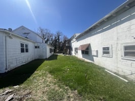 27372205