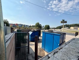27528137