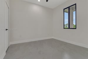 29037541