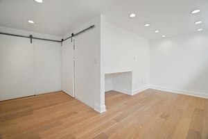 27547807