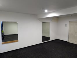 27589370