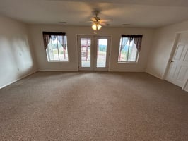 31633892