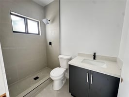 27899332