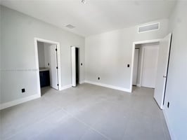 27899330