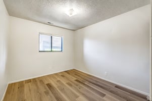 27910087