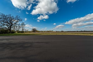 27924562