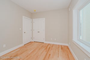 30081518