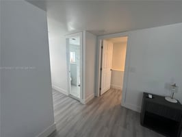 28983647