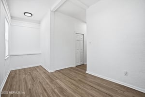 28938532