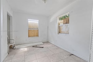 29037604