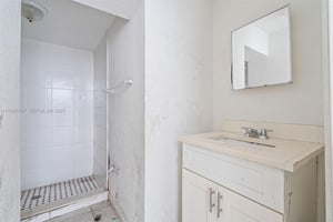 29037587