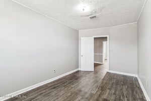 29025618