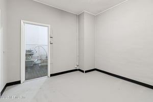 29025587