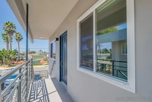 30732318