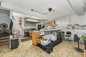31598043
