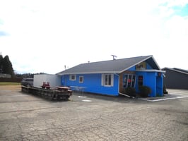 31703686