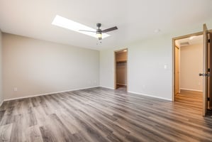 29547957