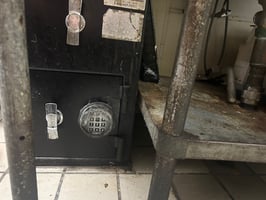 29565772