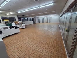 29585300