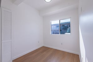 29586485