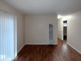 29586722