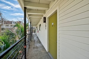 29648404