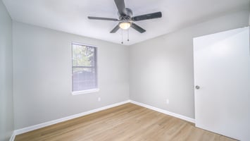 31580245