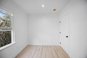 31649567